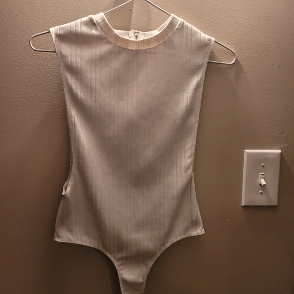 Revamped brand white zip up body suit, size small - Picture 2 of 7